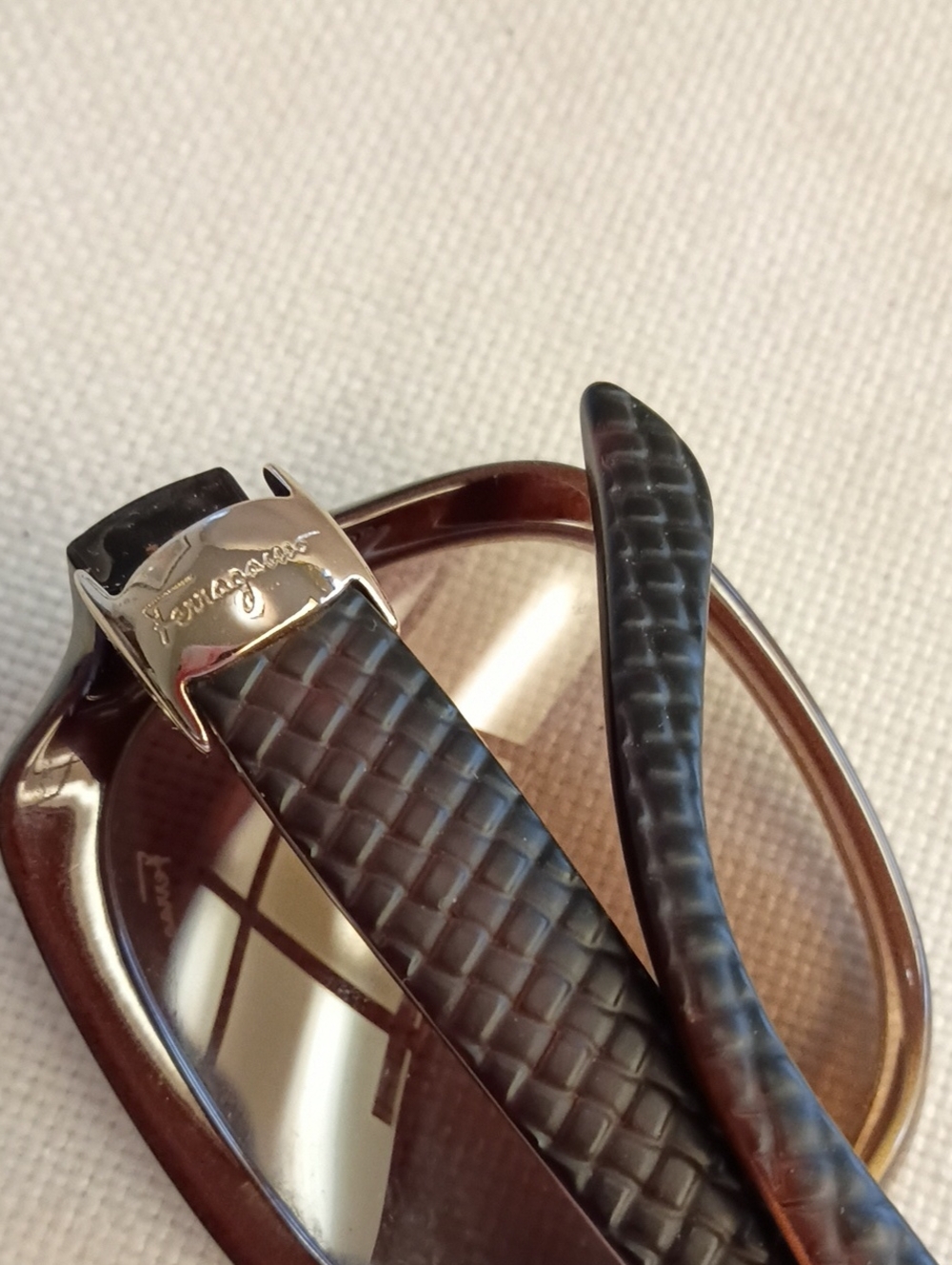 Salvatore Ferragamo Dark Brown Gradient Women's Sunglasses Brown Frame, Box, EUC - Picture 3 of 9